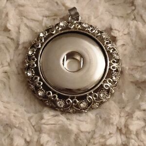2/$20 Silver Rhinestone Snap Pendant with Crystal Accents and 1 Free Snap